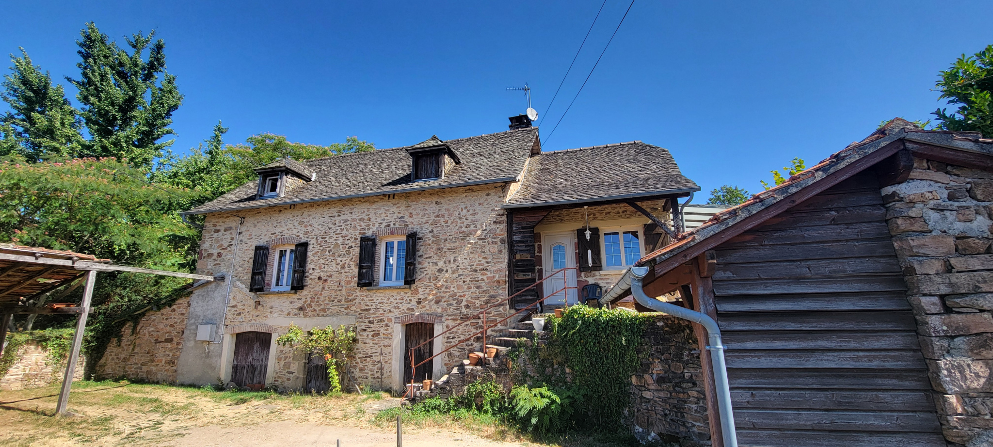 Authentique maison en pierre pleine de charme, à deux pas du
